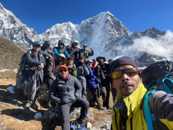 How many 7000M peaks are there in Nepal?